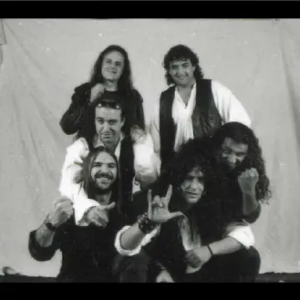Mago de Oz, una banda que se dió a conocer por su mezcla de rock duro con elementos y melodías celtas. 