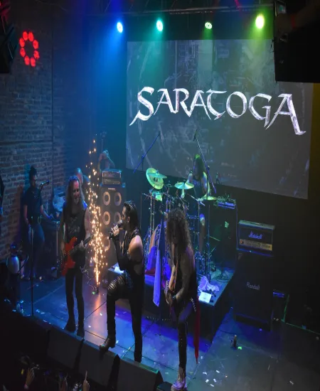 SARATOGA EN BOGOTÁ: UNA NOCHE DE METAL, UNIÓN Y NUEVO COMIENZO