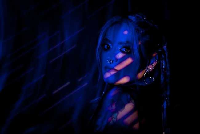 Laura Azul estrena  '¿Quién soy?'  Una canción para hacer catarsis y reencontrarse
