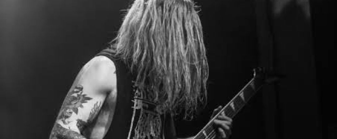 El metal como herramienta terapéutica, de acuerdo a las teorías de la músicoterapia.